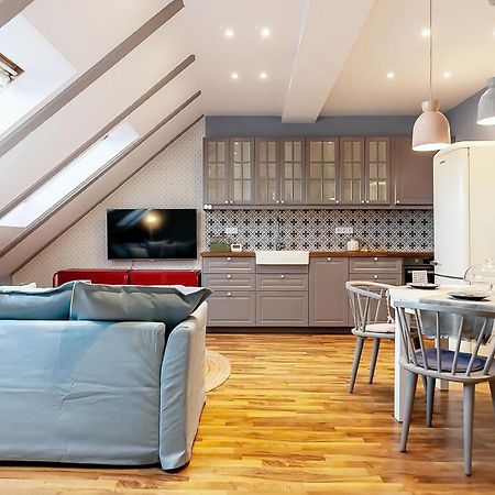 Attic Apartment On Waterfront / View / Netflix Prague Exterior photo