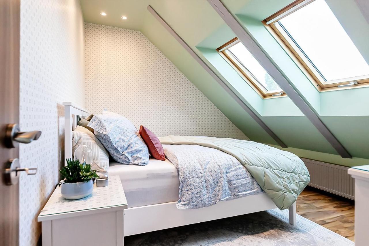Attic Apartment On Waterfront / View / Netflix Prague Exterior photo