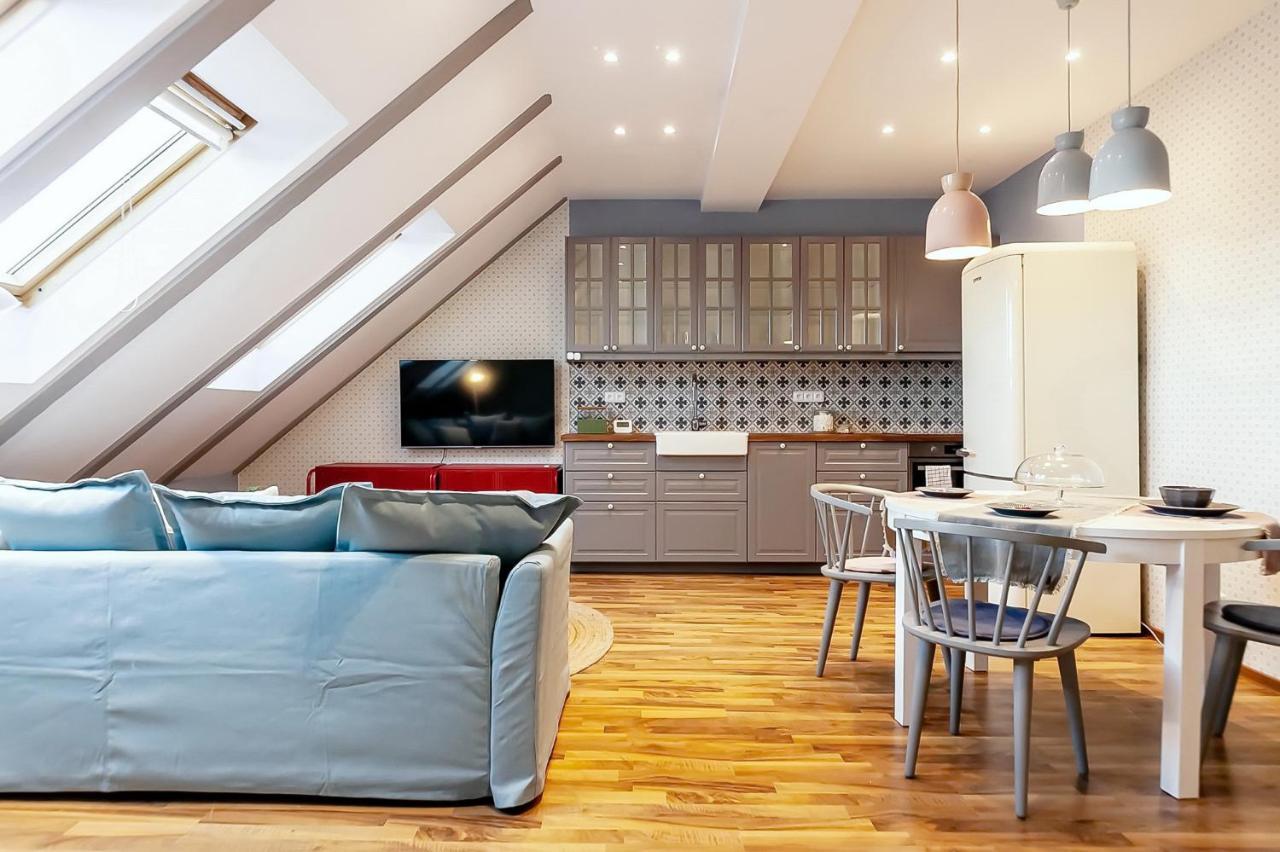 Attic Apartment On Waterfront / View / Netflix Prague Exterior photo