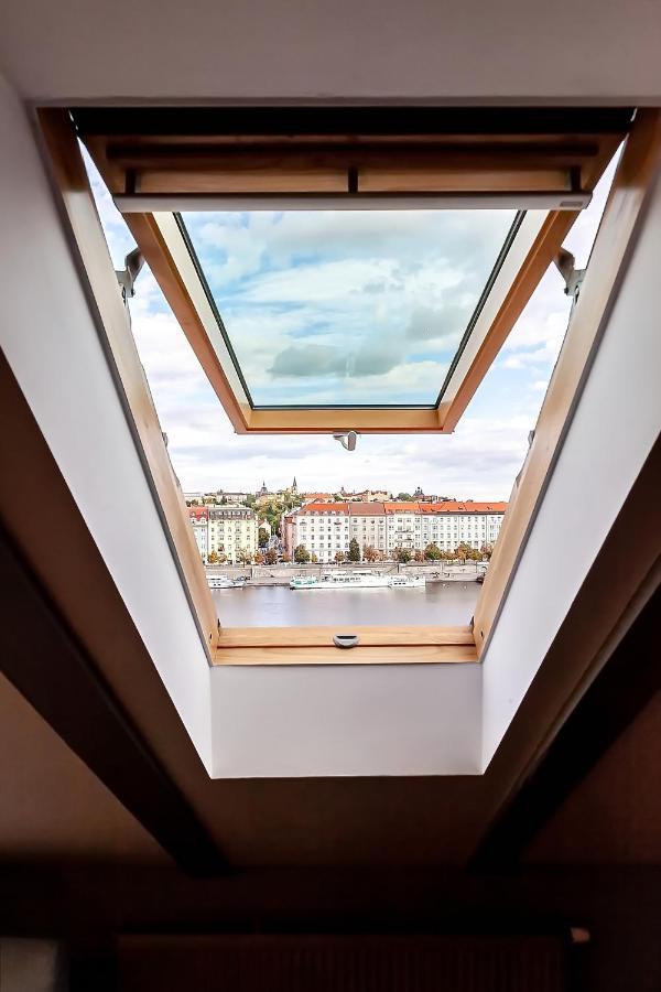 Attic Apartment On Waterfront / View / Netflix Prague Exterior photo